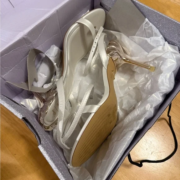 NWT In Box Disney x Aldo 3.5 inch Strappy Heel Metal Heel size 7.5 - Picture 3 of 9